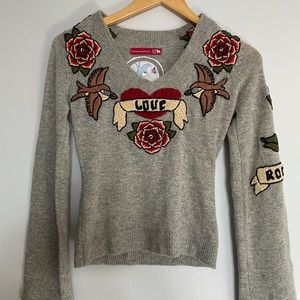 Cashmere sweater with embroidery